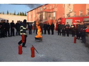 Bilecik M Tipi Kapalı Cezaevi’nde Yangın Söndürme Eğitimi Ve Olağan Üstü Hal Tatbikatı Yapıldı