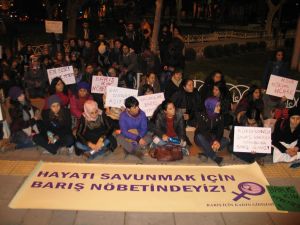 Şehzadebaşı Parkı'nda Güneydoğu'daki olaylar protesto edildi