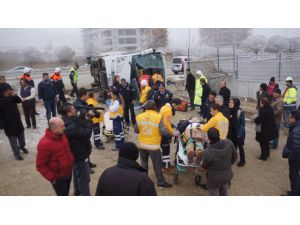 ÖZEL - Başkentte buzlu yolda kayan öğrenci servisi devrildi: 3’ü ağır 15 yaralı