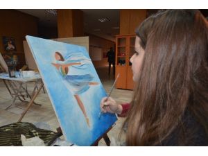Yüksekovalı Gençler Hem Sanat Öğreniyor Hem De Sınavlara Hazırlanıyor