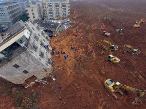 33 Bina Toprak Altında Kaldı: 91 Kayıp