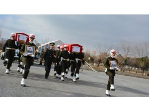 Bitlis’teki şehitler için tören düzenlendi