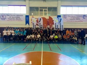 Okullar Badmintonda Yarıştı