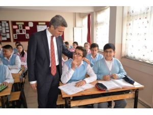 Bolu Valisi Baruş Okulları Ziyaret Etti
