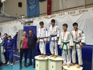Yunusemre Belediyespor Judo Takımından Birincilik Ve Üçüncülük Derecesi