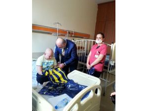 Ankara Fenerbahçeliler Derneği’nden Hasta Miniklere Forma