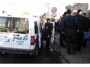 Bilet Satıcıları Arasında Çıkan Kavgada 4 Kişi Gözaltına Alındı