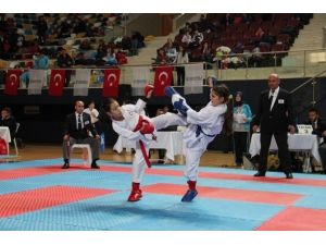 Büyükşehir Karate Ligi’nin Üçüncü Etabı Sona Erdi