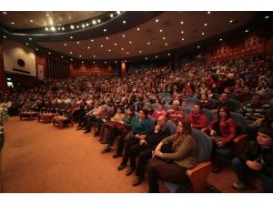 Türk Halk Müziği Konserine Büyük İlgi