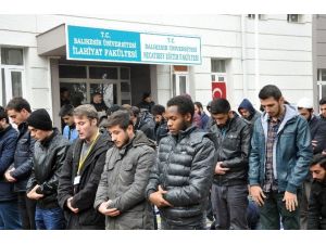 Balıkesir’den ODTÜ’de Namaz Kılan Öğrencilere Destek