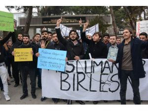 İlahiyat öğrencileri ODTÜ'deki saldırıyı bahçede namaz kılarak protesto etti