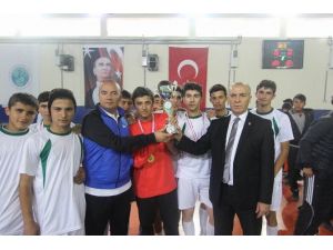 Genç Erkeklerde Futsalın Şampiyonu Endüstri Meslek Lisesi Oldu