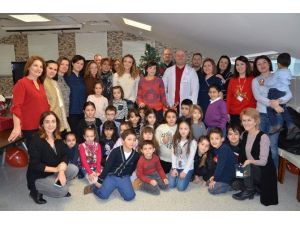 Öğrencilerden Lösemili Çocuklara Yeni Yıl Ziyareti