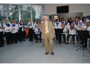 Nilüfer Belediyesi Kadın Korosu’ndan Huzur Evine ’Yeni Yıl’ Konseri