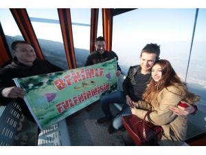 Yükseklik Korkusu Olan Genç Kıza, Teleferikte Evlilik Teklifi