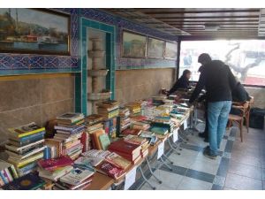 Nepal’e Yardım Amacıyla Kitap Sergisi Açıldı