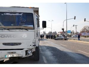 Türkoğlu’nda 3 Araç Kaza Yaptı: 3 Yaralı