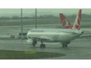 İstanbul'da 228 uçak seferi iptal