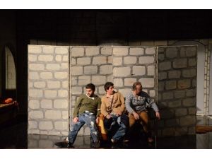 Tügva’dan “Ziyafet Sofrası” Tiyatro Gösterisi
