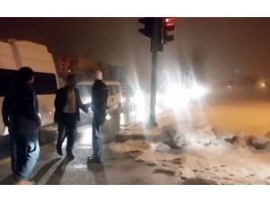 Bitlis’te kar yağışı trafikte aksamalara neden oluyor