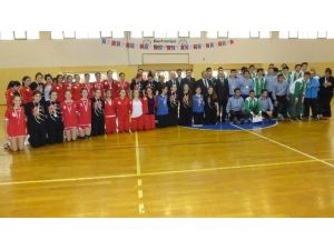 Burhaniye Hentbol Gençler Yarı Finallerine Ev Sahipliği Yaptı