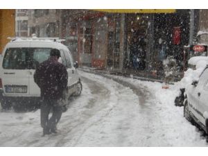 Bursa’da Kar Yağışı Hayatı Olumsuz Etkiliyor