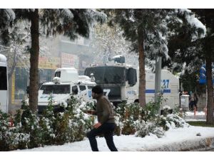 Diyarbakır’da Polise Eyp’li Saldırı: 4 Polis Yaralı