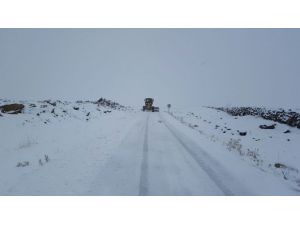 Kar Yağışı Nedeniyle Kapanan Yollar Açılıyor