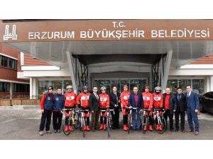 Bisiklet Sporcuları Büyükşehir’i Ziyaret Etti