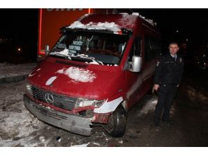 Samsun’da Buzdan Kayan Araçlar Çarpıştı: 2 Yaralı