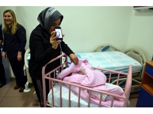 Kahramanmaraş'ın ilk bebeği, halasıyla görüntülü telefon bağlantısı yaptı