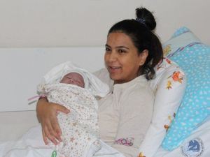Malatya’da 2016 Yılının İlk Bebeği Elif Asel İsimli Kız Çocuğu Oldu