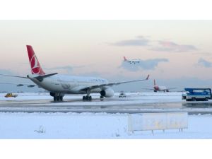 İstanbul’da bugün 250’den fazla uçak seferi iptal