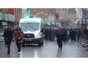 PKK üyesinin cenaze yürüyüşünde olay çıktı