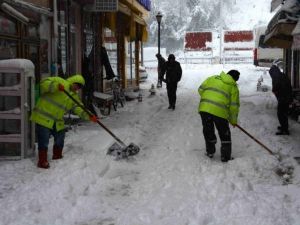 İnebolu’da Kar Temizleme Çalışmaları Aralıksız Devam Ediyor