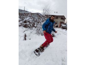 Sakarya’da Sokakta Snowboard Yaptı