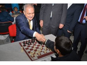 Satranç turnuvası Başkan Kara'nın hamlesi ile başladı