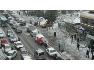 Nevşehir'de kar yeniden başladı