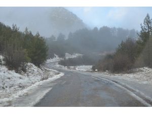 Kemer’de Karla Kaplı Yayla Yolları Açılıyor