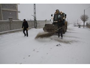 Sorgun Belediyesi Kar Temizleme Çalışmalarını Sürdürüyor