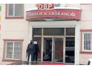 DBP'nin Diyarbakır ve Muş binalarına polis baskın yaptı
