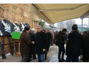 Kırşehir'deki kazada hayatını kaybedenler toprağa verildi