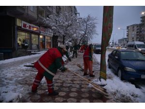Diyarbakır Büyükşehir Belediyesi, Kar Temizleme Çalışmalarına Devam Ediyor