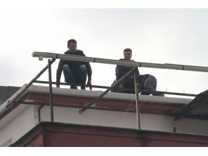 Soyguncular çatı katında yakalandı