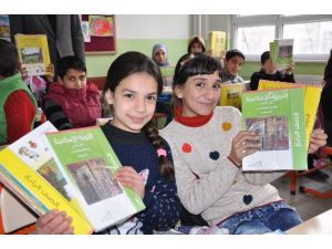 Suriyeli Öğrencilere Ders Kitabı Dağıtıldı