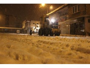 Yavuzeli’nde Kar Nedeniyle Kapanan Yollar Açıldı