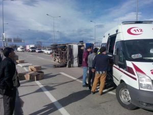 Lastikleri fırlayan kamyon Bursa trafiğini kilitledi