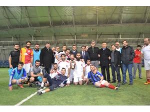 Basın Mensupları İle İletişim Fakültesi Futbol Takımı Dostluk Maçında Karşılaştı