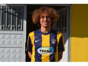 Kırıkhanspor 2 Futbolcuyu Renklerine Bağladı