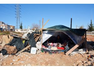 AKP'li belediye 22 yıldır oturdukları evlerini yıktı, 1 aydır çadırda yaşıyorlar